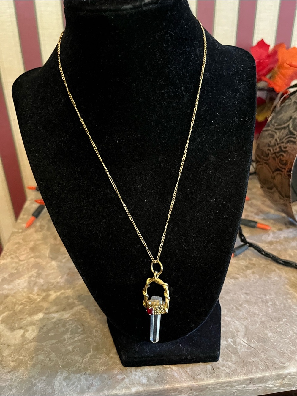 Vintage 1970s clear quartz and red ruby pendant necklace